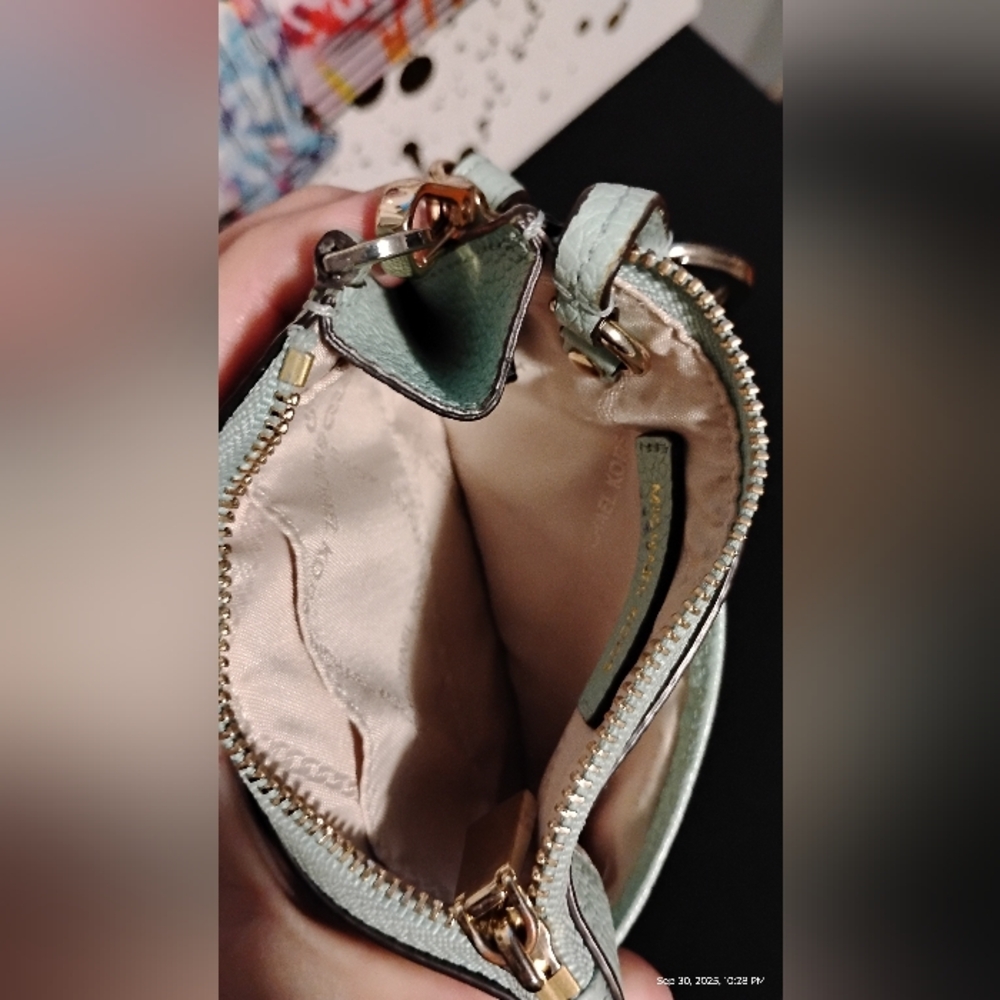MK Mint Green Leather Wristlet/Cardholder - Picture 7 of 7